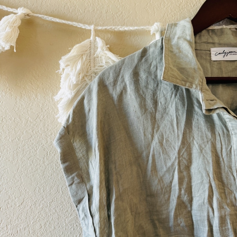 Carly Jean LA | Short Sleeve Button Down Blouse - Picture 5 of 8